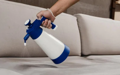 Como a impermeabilização de sofá evita sujeira e protege seu investimento